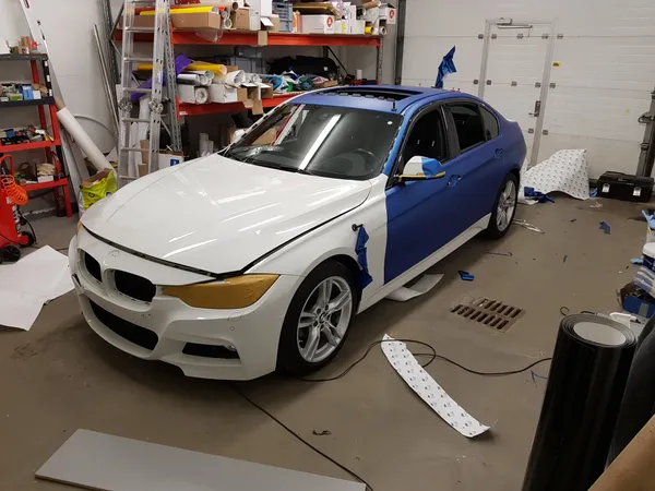 Bmw Kahevarviline Kilepakendus