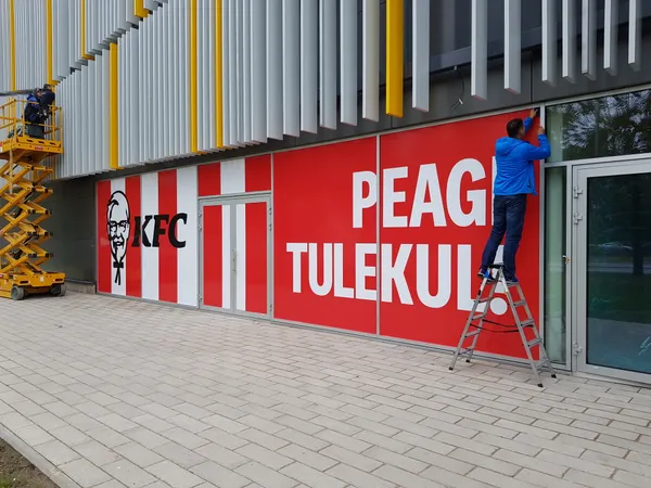 Kfc Fassaadireklaam Paigaldus